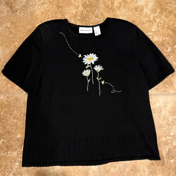 Alfred Dunner Tops - Alfred Dunner Black Top with Daisy Embroidery